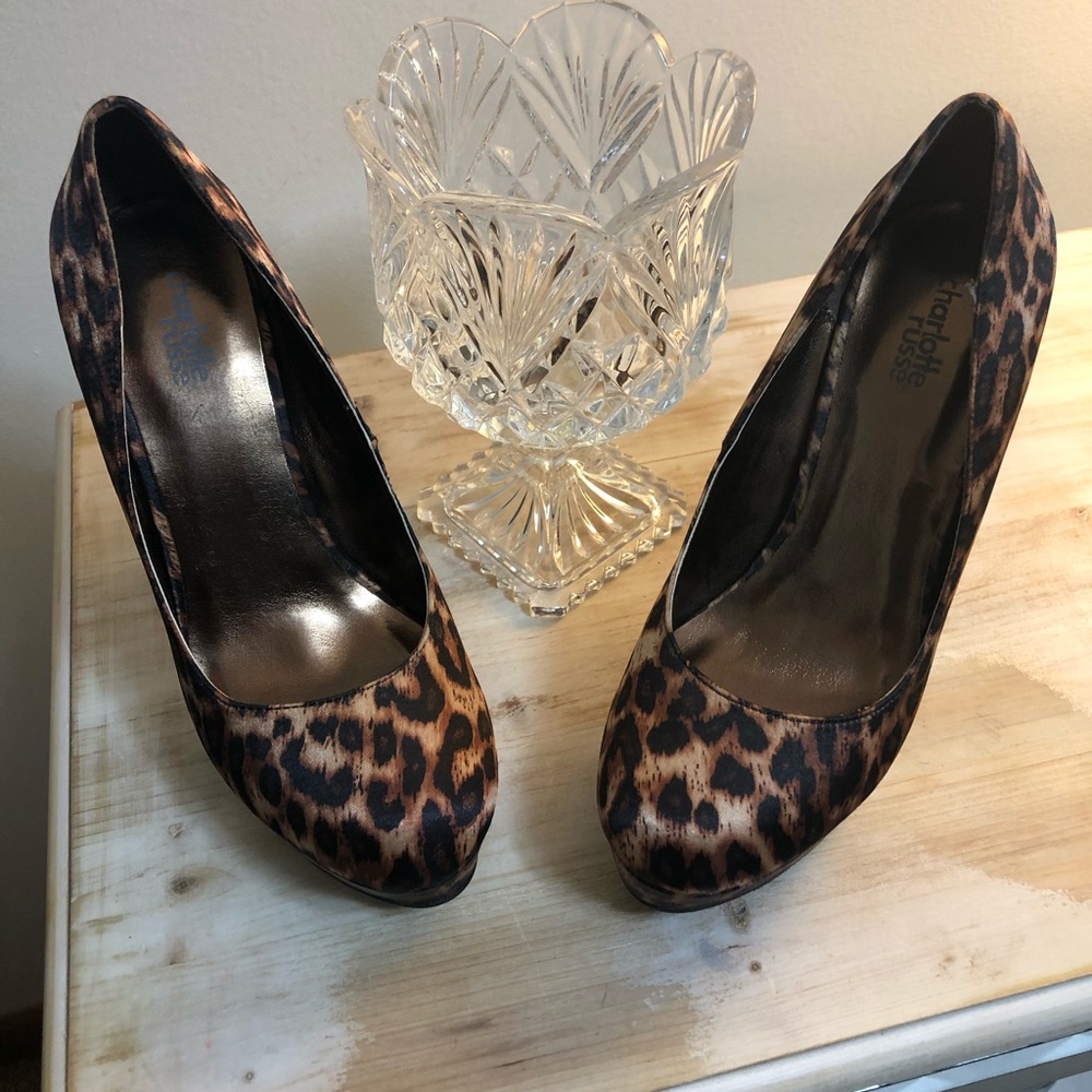 New Leopard print heels